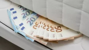 O avere aruncată O avere aruncată