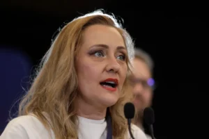Lasconi surprinsă de lipsa de reacție la eliminarea lui Șoșoacă din cursa prezidențială Elena-Lasconi