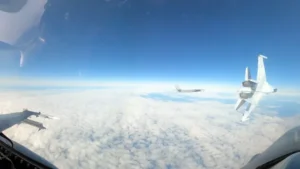 Un avion rusesc depistat aproape de un F-16 american lângă Alaska Un avion rusesc depistat aproape de un F-16 american lângă Alaska