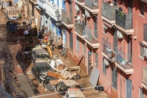 Dezastru-lasat-in-urma-de-viitura-care-a-lovit-cartierul-La-Torre-din-Valencia