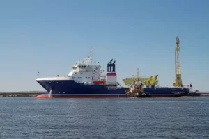 Finlanda a arestat o navă petrolieră suspectată de deteriorarea cablurilor subacvatice: transporta petrol rus
