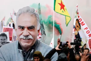 Imagini-cu-Abdullah-Ocalan-la-un-protest-pentru-eliberarea-liderului-PKK