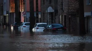 Potop în Franța: străzile s-au transformat în râuri, mii de persoane evacuite