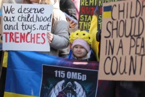 Refugiații ucraineni din București marchează trei ani de la invazia rusă printr-un protest emoționant INSTANT_PROTEST_UA_003_INQUAM_Photos_Octav_Ganea