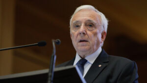 Isărescu: „Nu este cazul să se deprecieze cursul” Isărescu: „Nu este cazul să se deprecieze cursul”
