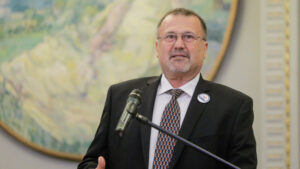 Candidat la Președinție, John Ion Banu-Muscel propune legalizarea armelor și pedeapsa cu moartea