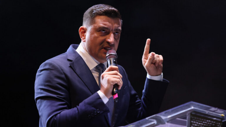 Simion, declarații șocante în Franța: „În 50 de ani, Franța nu va mai fi o țară creștină”