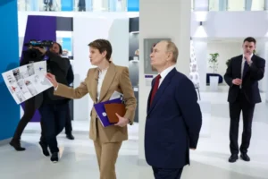 Rusia o vânează pe șefa Meduza: jurnalista care a expus planurile lui Putin pentru Ucraina, urmărită penal Rusia o vânează pe șefa Meduza: jurnalista care a expus planurile lui Putin pentru Ucraina, urmărită penal