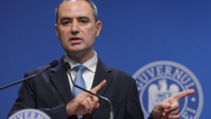 Diaspora, invitată să investească în statul român