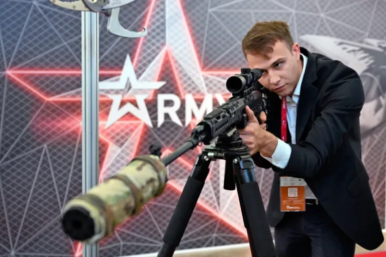 Rusia anulează discret cel mai mare târg militar al anului