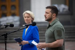 UE îndeamnă Ucraina să protejeze independența organismelor anticorupție după scandalul recent image-2022-11-30-25935465-41-ursula-von-der-leyen-alaturi-volodimir-zelenski-2
