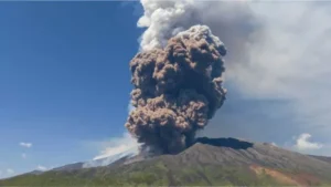 Vulcanul Etna erupe din nou în Sicilia