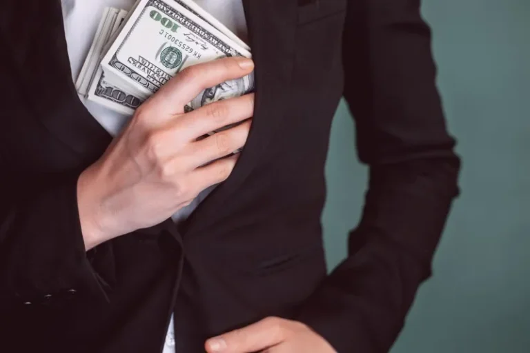 Economiștii avertizează: Recesiunea devine scenariul principal după decizia BNR