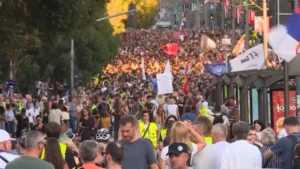 Proteste tăcute în Belgrad, zece luni după tragedia de la Novi Sad Proteste tăcute în Belgrad, zece luni după tragedia de la Novi Sad