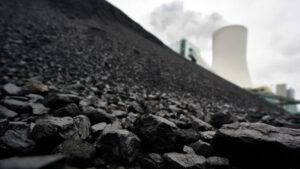 România cere Bruxelles-ului amânarea închiderii centralelor pe cărbune