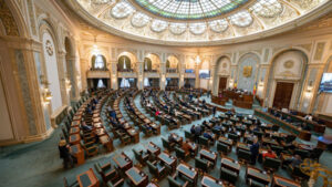 Senatul respinge moțiunea AUR împotriva ministrului Educației Senatul respinge moțiunea AUR împotriva ministrului Educației