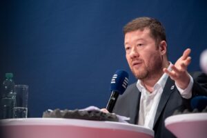 Tomio Okamura și SPD: politică sub masca patriotismului f9d21886396f65b2e4e4472156974751