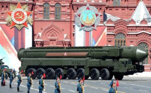 Umbra ciupercii nucleare: Rusia între șantaj și prăbușirea sistemului global de securitate Military_parade_on_Red_Square_
