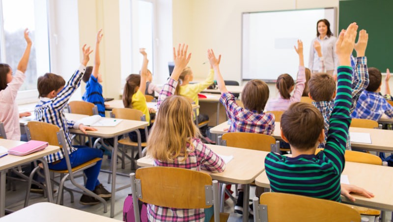 elevi la școală în România - imagine simbol