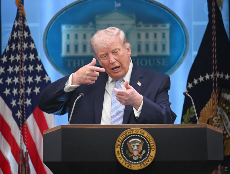 Decizie explozivă: Trump anunță blocada totală a Strâmtorii Ormuz după eșecul negocierilor Donald-Trump-in-conferinta-de-presa-de-la-Casa-Alba-de-pe-6-aprilie