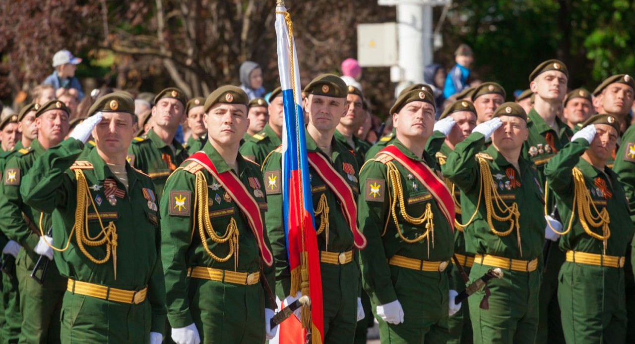 O unitate defilând în Piața Suvorov, Tiraspol, în 2017
