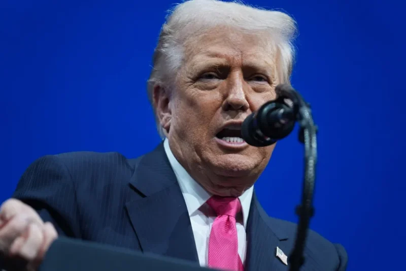 donald-trump-lege-dosarele-epstein