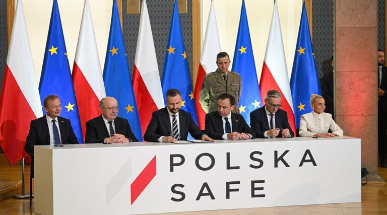 Scutul de apărare al Europei: Polonia a semnat un acord cu UE pentru credite de 4,4 miliarde de euro prin programul SAFE / depositphotos
