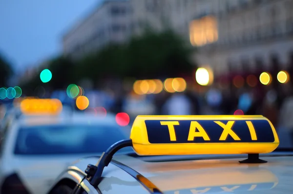 Consiliul Concurenței din România a amendat companii de taxi și asociații cu aproape 4 milioane de lei pentru cartel anticoncurențial/depositphotos