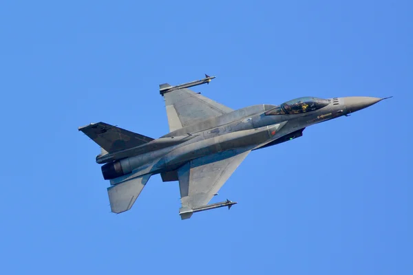 Un F-16 românesc a doborât o dronă deasupra Estoniei în timpul unei misiuni NATO — Ministerul Apărării a confirmat incidentul/depositphotos