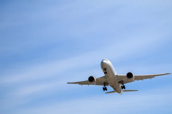 Traficul aerian deasupra României a scăzut din cauza conflictului din Golf/depositphotos