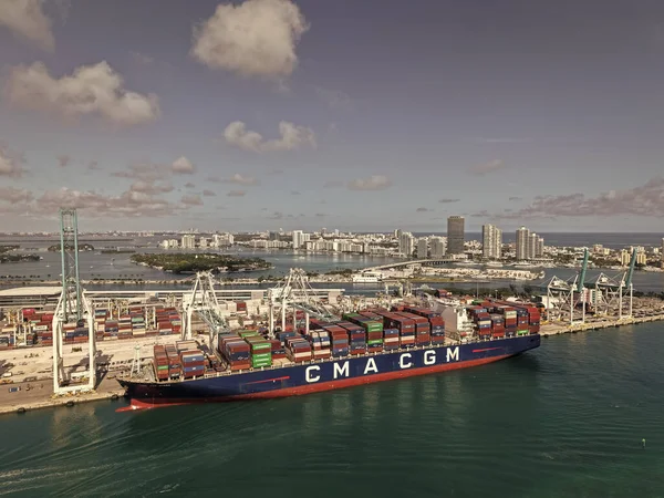 Nava CMA CGM a fost atacată în Strâmtoarea Ormuz: marinari răniți/depositphotos