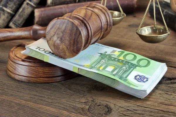 Corupție în sistemul judiciar: procuror condamnat la 6 ani pentru mită și scurgeri de informații/depositphotos