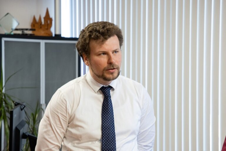 Guvernul Republicii Moldova propune până la 15.000 de euro pentru profesorii de limba română care vor lucra în Găgăuzia/depositphotos