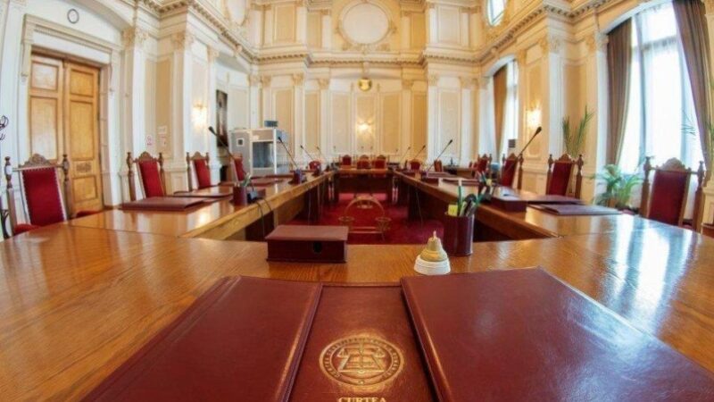 Barieră constituțională: Avocatul Poporului a contestat la CCR „ordonanța de urgență” a guvernului interimar / depositphotos