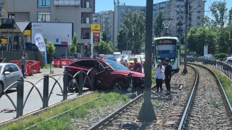Accident la București a blocat linia de tramvai 41 timp de peste o oră