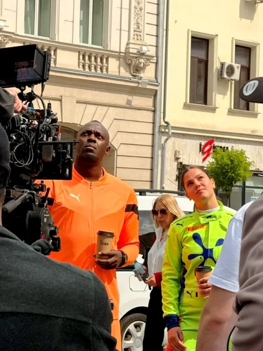 Usain Bolt a filmat la București cu o tânără pilotă română de Formula 4/depositphotos