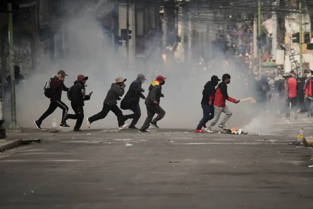 În Bolivia se estompează valul de proteste: blocadele rutiere se retrag după 46 de zile de criză/Associated Press