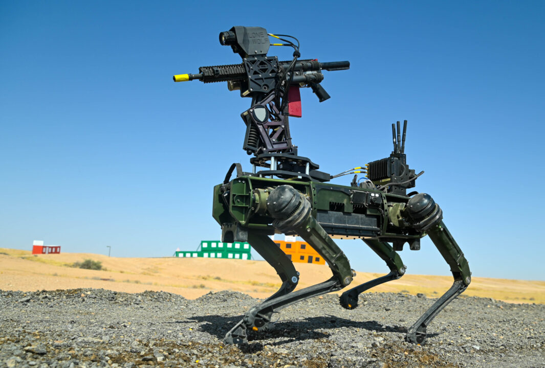 Roboți-câine pe linia frontului: Taiwanul intenționează să trimită drone patrupede înarmate pentru a proteja insulele din Marea Chinei de Sud / depositphotos
