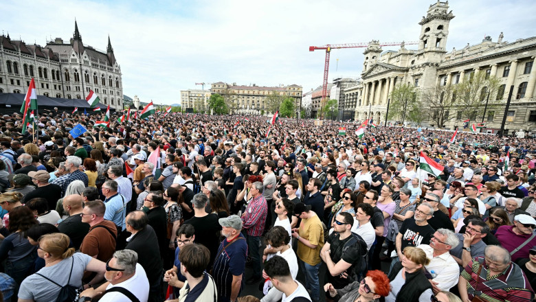 Revoltă la Budapesta: mii de protestatari cer demisia noului premier Péter Magyar din cauza Pactului UE privind migrația / depositphotos