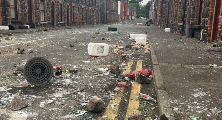 41 de cetățeni români au solicitat asistență în urma violențelor din Irlanda de Nord/BBC
