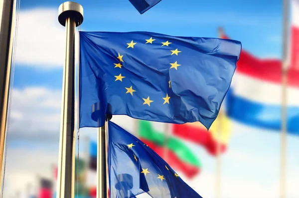 Liderii UE au cerut accelerarea extinderii Uniunii la summitul din Muntenegru/depositphotos