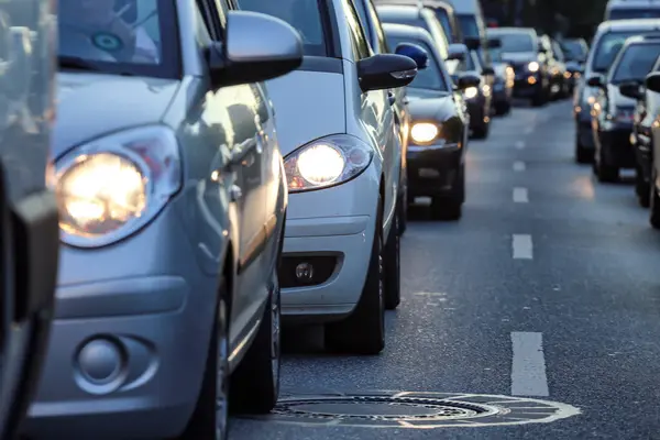 În România ar putea fi eliminate amenzile pentru documentele auto uitate acasă: Senatul a aprobat proiectul de lege/depositphotos
