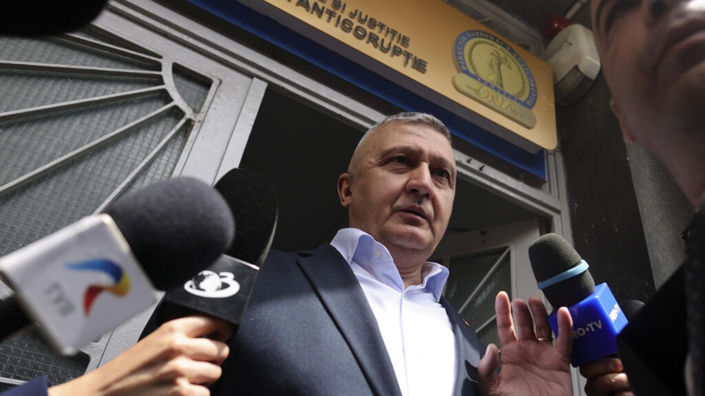 Scandal de corupție răsunător în România: DNA a început urmărirea penală împotriva șefului Statului Major al Apărării, Gheorghiță Vlad / depositphotos