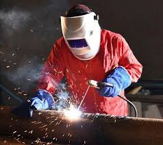 Criza de personal în industrie: România înregistrează un deficit uriaș de sudori, iar începătorii ajung să câștige cât managerii de top / depositphotos