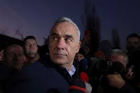Rețeaua din umbră: Cine îl ajută pe Călin Georgescu să supraviețuiască în politica din România / depositphotos