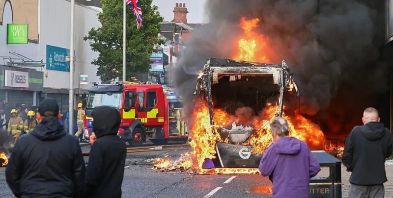 21 de persoane au solicitat sprijinul MAE al României după violențele din Belfast/The Associated Press