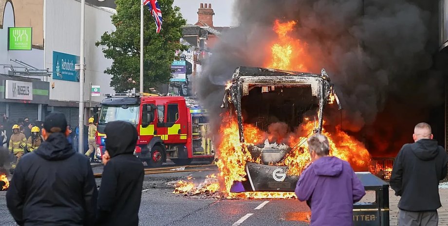 21 de persoane au solicitat sprijinul MAE al României după violențele din Belfast/The Associated Press
