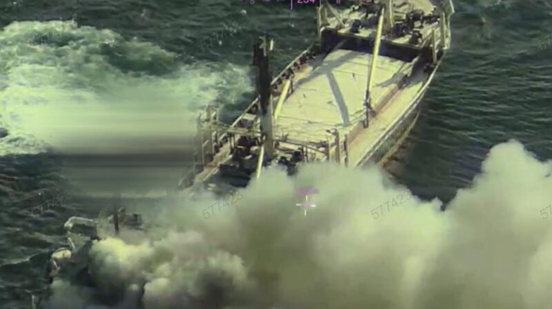 Navă încărcată cu cărbune, avariată în Marea Neagră, în apropiere de Sfântu Gheorghe. Două ipoteze: o dronă rusească sau o mină marină Navă încărcată cu cărbune, avariată în Marea Neagră, în apropiere de Sfântu Gheorghe. Două ipoteze: o dronă rusească sau o mină marină / depositphotos