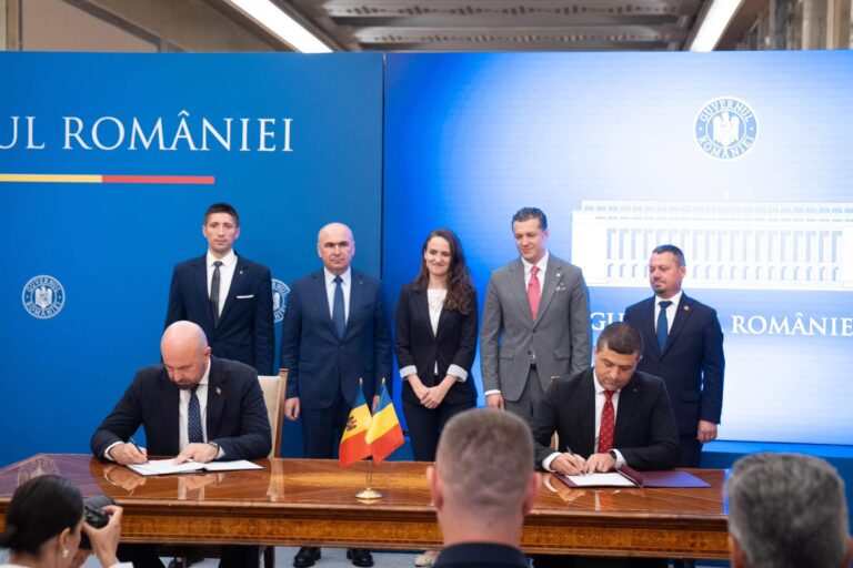 România a semnat ultimul contract pentru Autostrada A8: pentru prima dată, o autostradă va traversa râul Prut/ Facebook/Radu Miruță