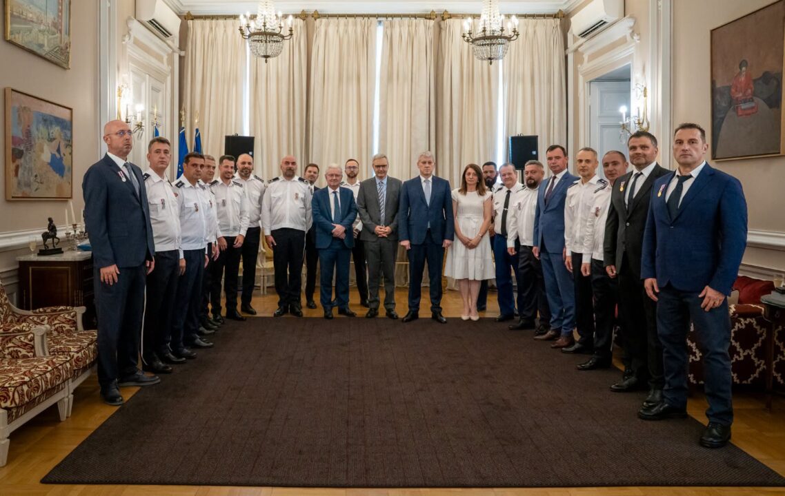 Statul francez a recompensat contribuția polițiștilor români/ Facebook Ministerul Afacerilor Interne, Romania